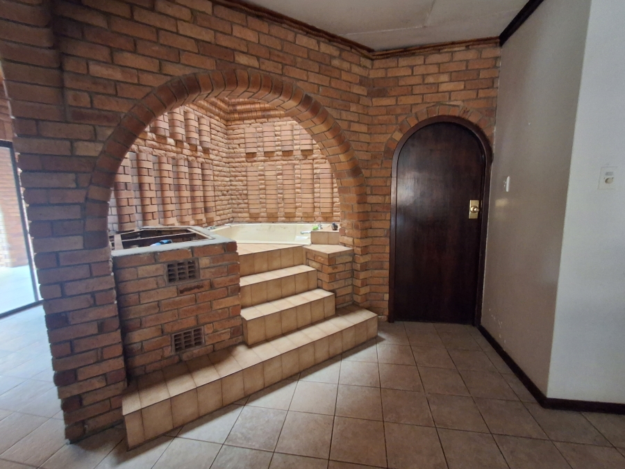 5 Bedroom Property for Sale in Jan Cillierspark Free State